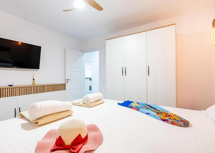 414 Amazing New Summerland Los Cristianos (Tenerife)