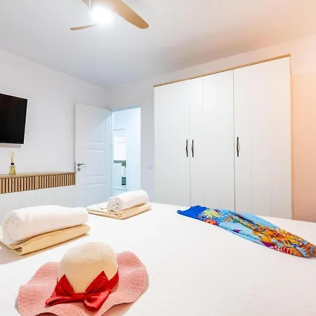 414 Amazing New Summerland Los Cristianos (Tenerife)
