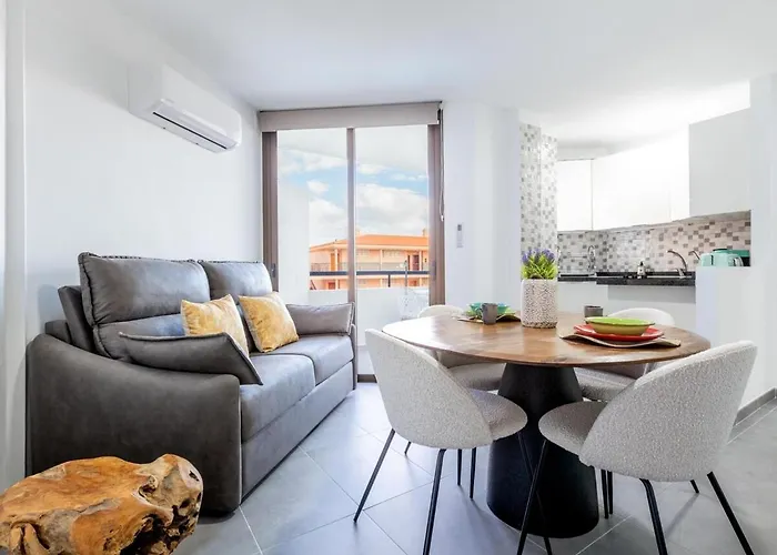 414 Amazing New Summerland * Los Cristianos (Tenerife)